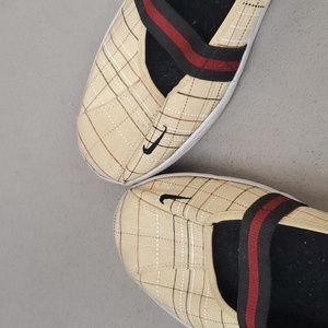 Nike slip on shoes